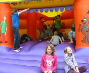 Fete11 bouncy small